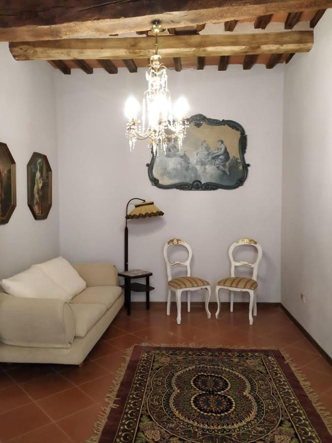 Вілла Borgo Antico Lari Екстер'єр фото