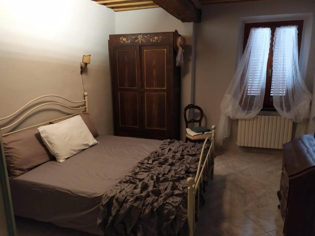 Вілла Borgo Antico Lari Екстер'єр фото