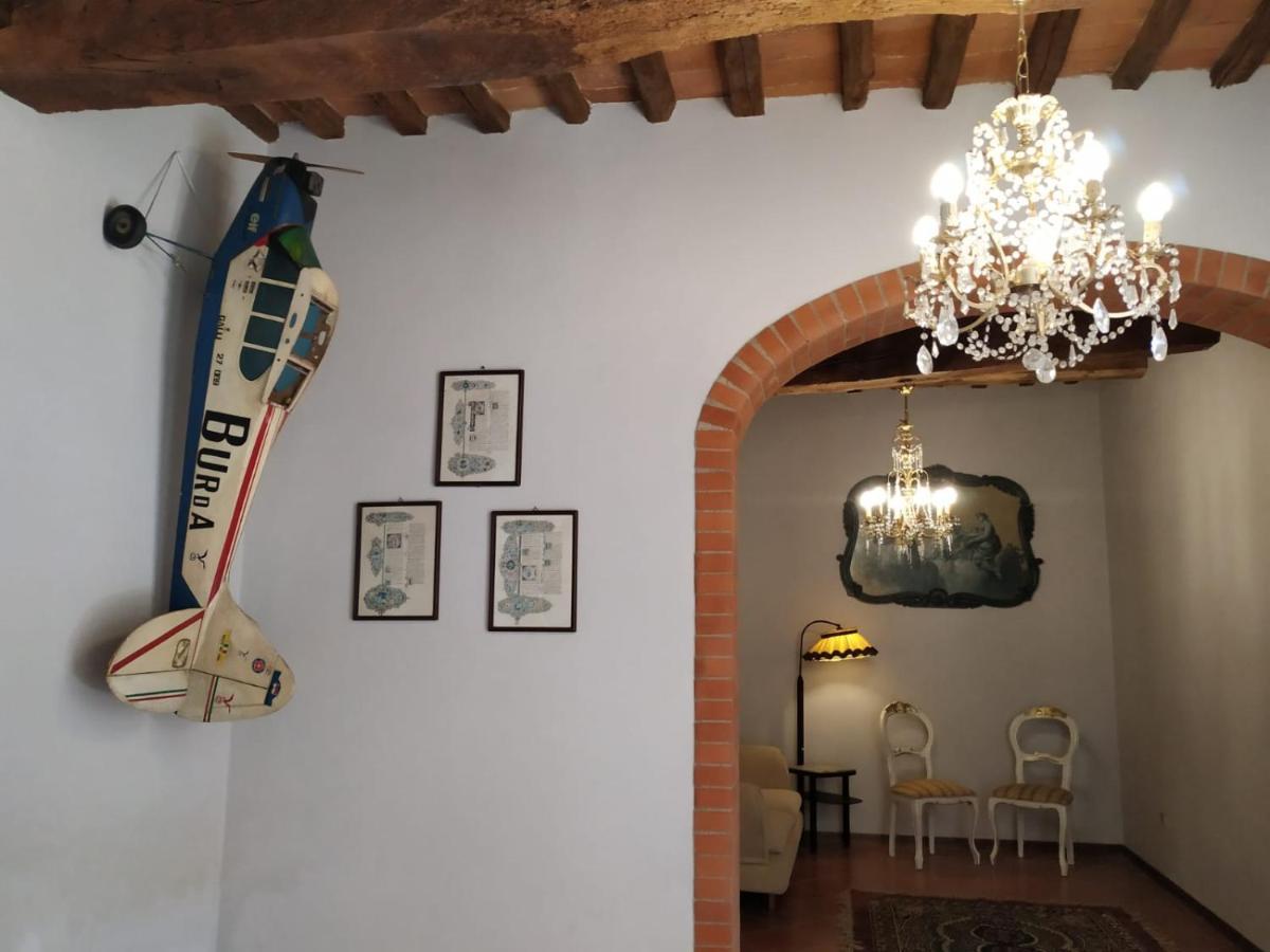 Вілла Borgo Antico Lari Екстер'єр фото