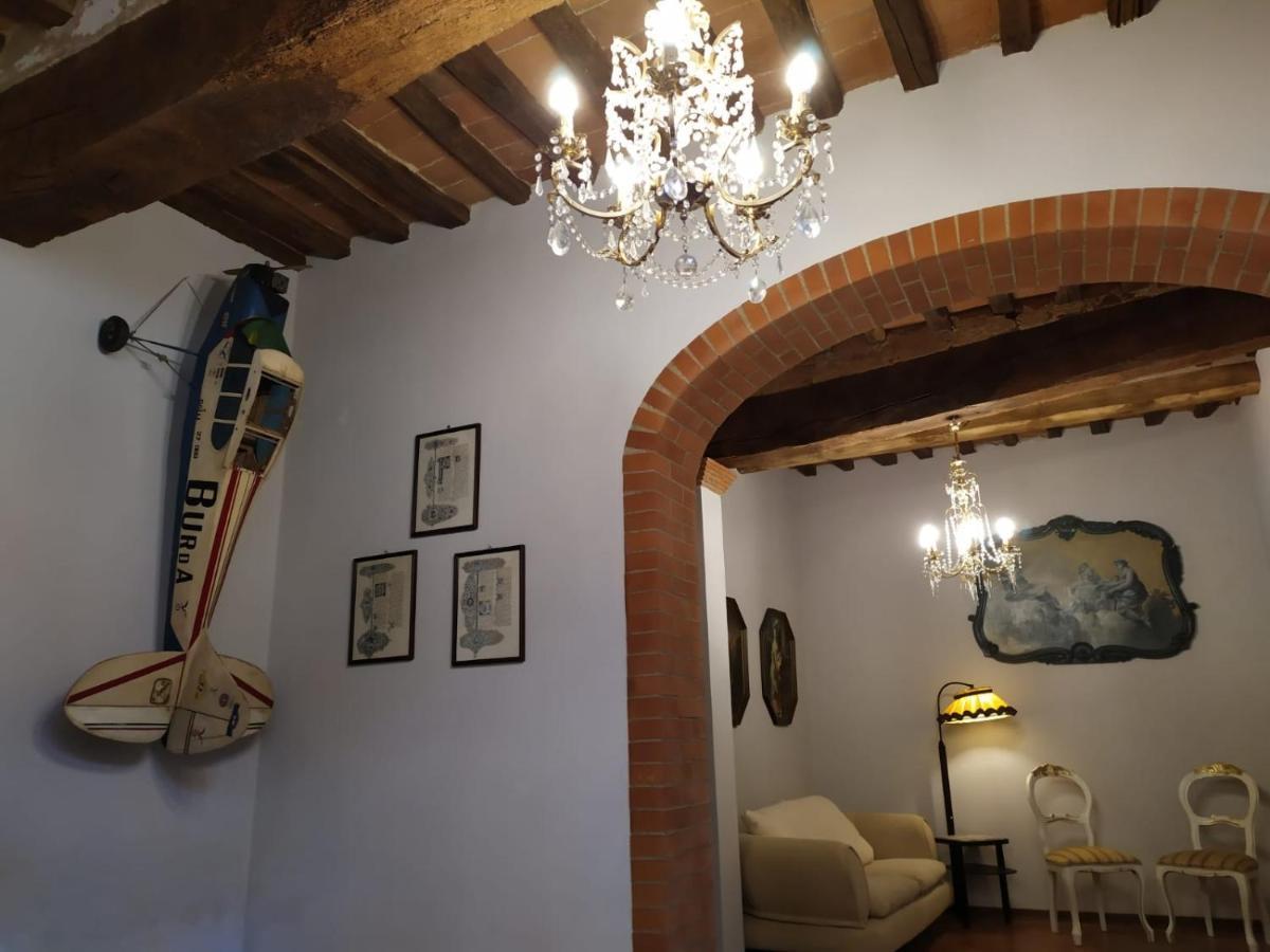 Вілла Borgo Antico Lari Екстер'єр фото