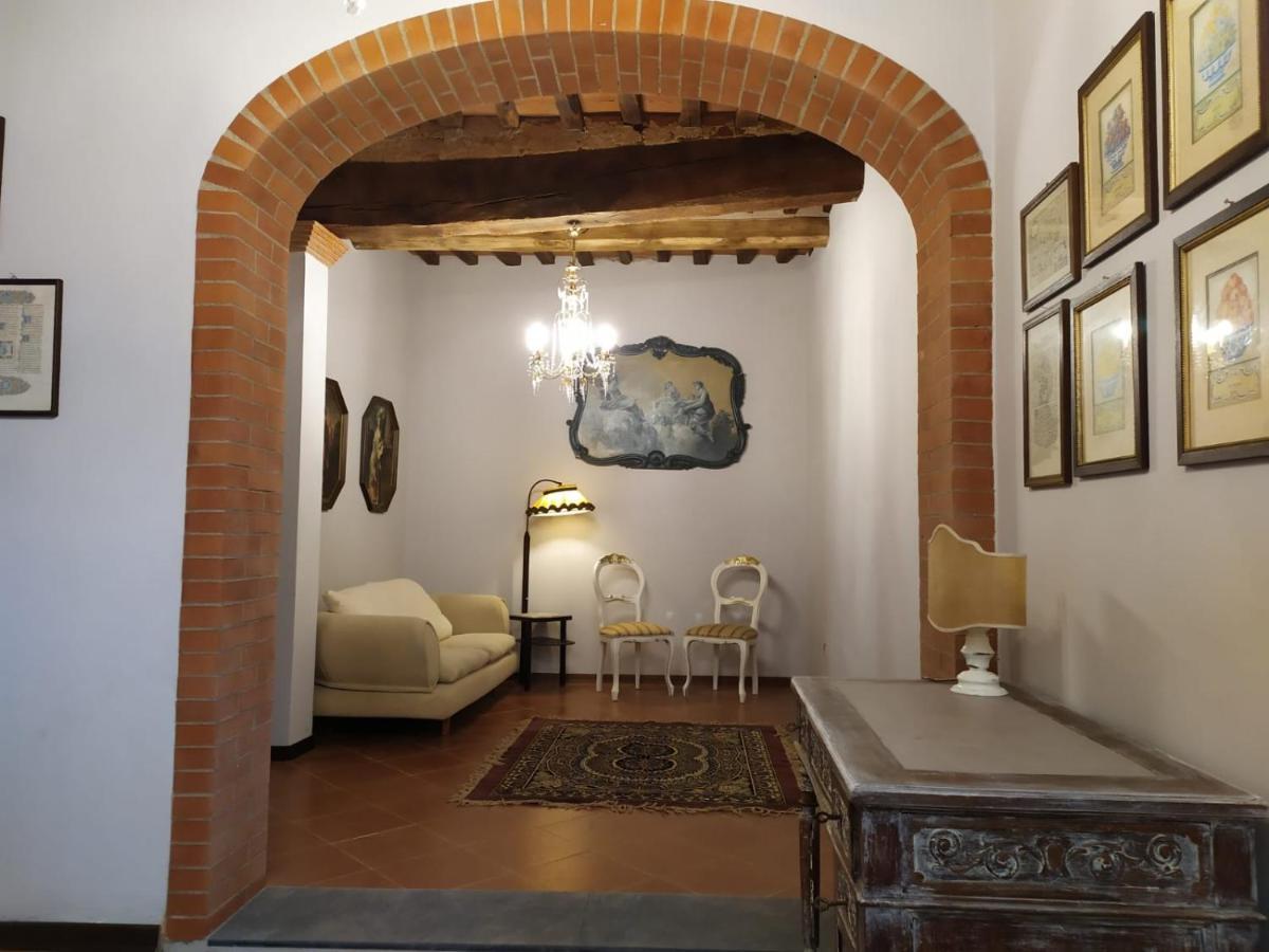 Вілла Borgo Antico Lari Екстер'єр фото