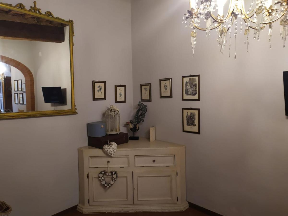 Вілла Borgo Antico Lari Екстер'єр фото