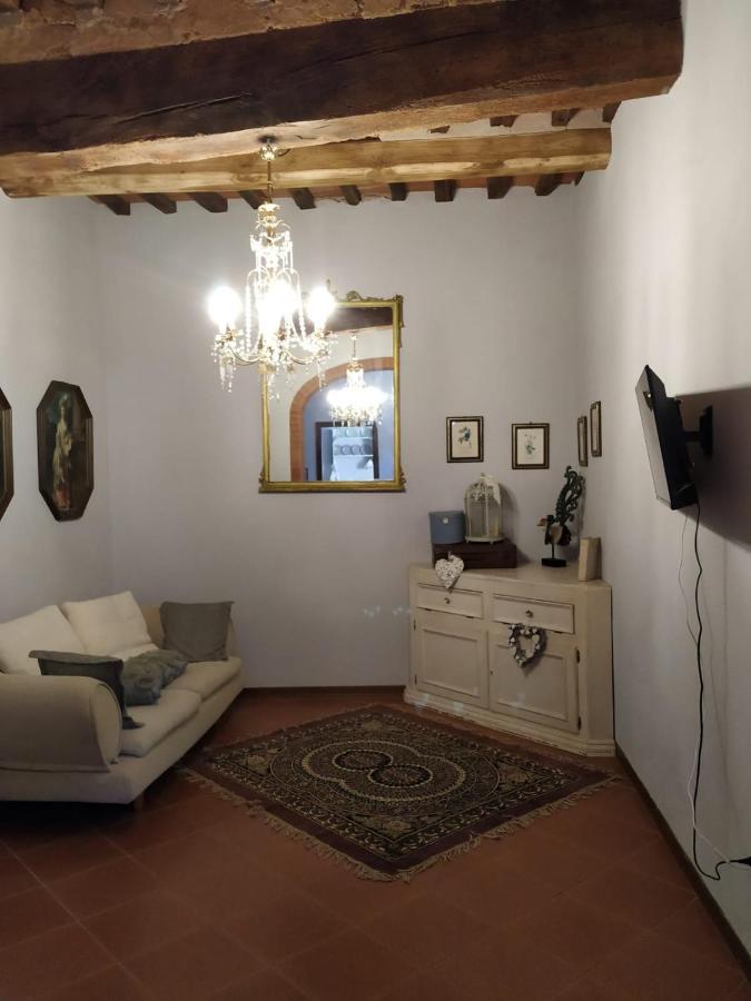 Вілла Borgo Antico Lari Екстер'єр фото