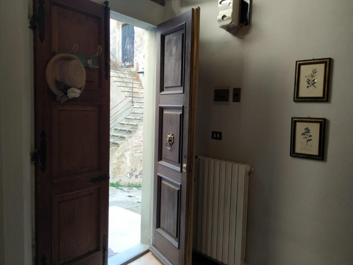 Вілла Borgo Antico Lari Екстер'єр фото