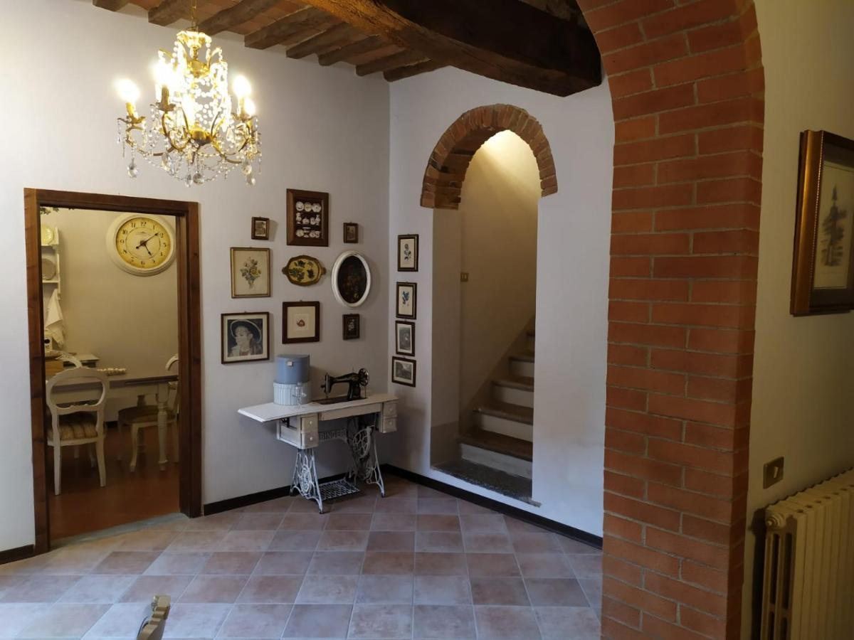 Вілла Borgo Antico Lari Екстер'єр фото